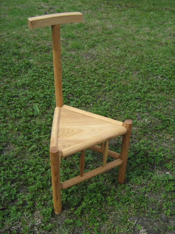 Tripod chair with backrest